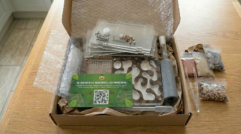 Unboxing mravenčí farmy — co dorazí v balíku